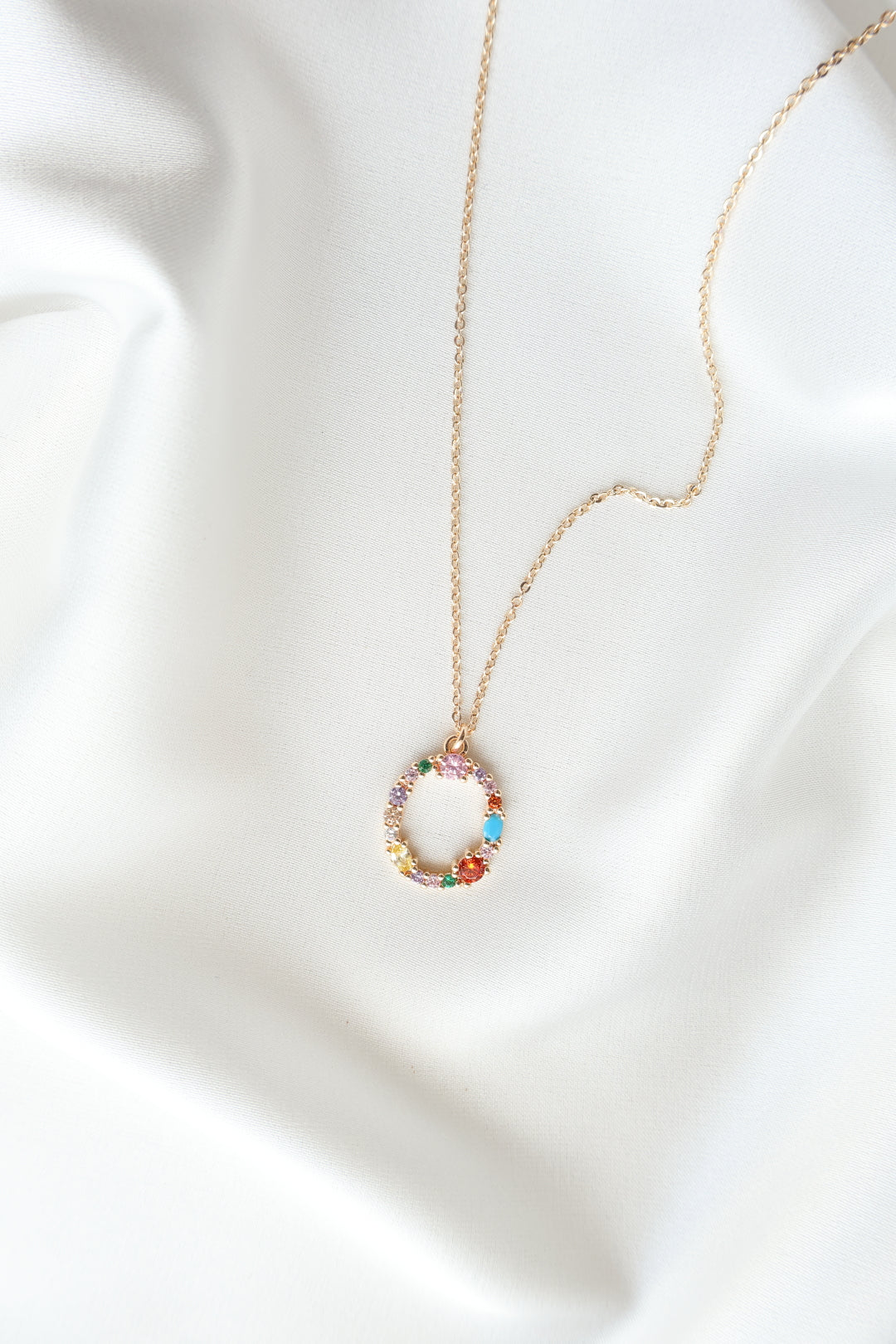COLLAR LETRA MINIPIEDRAS