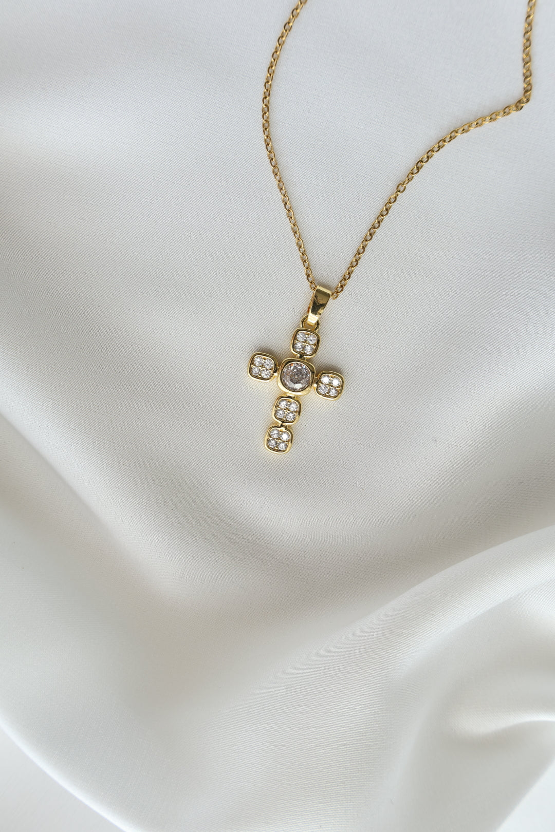 COLLAR CRUZ CRISTAL REDONDO