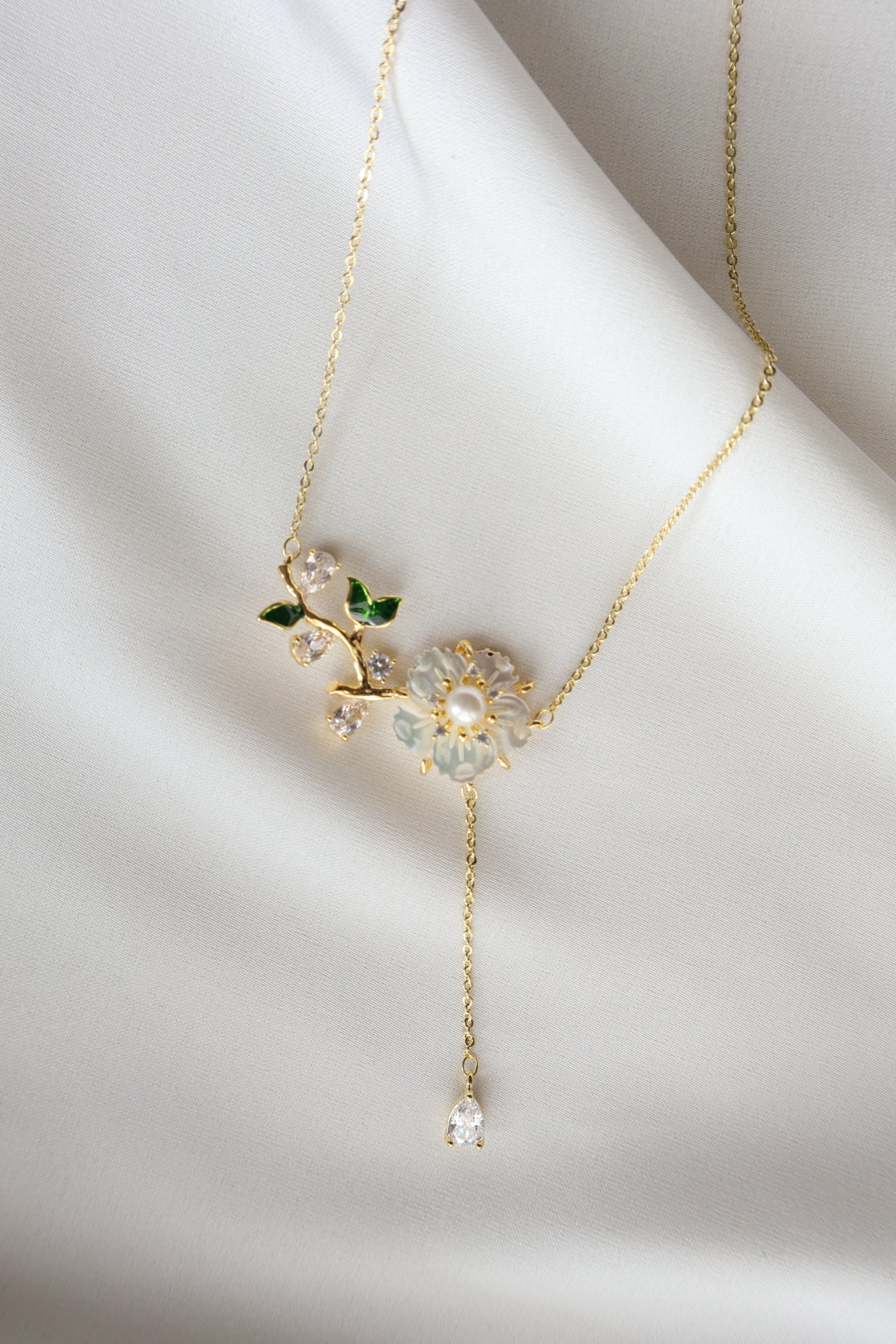 COLLAR ROSA BLANCA
