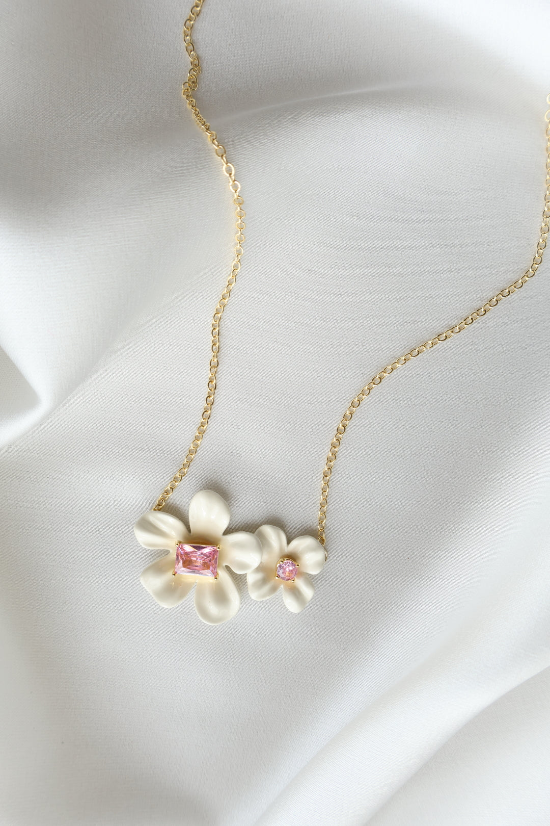 COLLAR FLOR PIEDRA ROSA