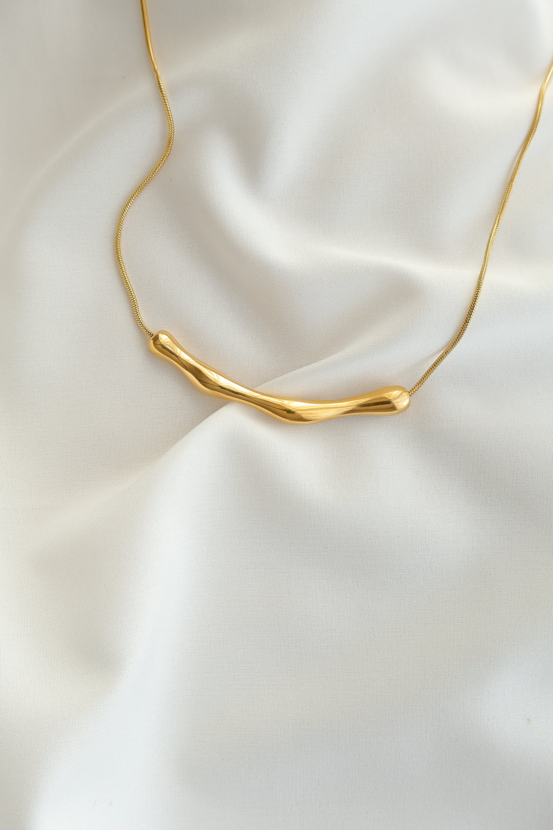 COLLAR GOTA DORADO